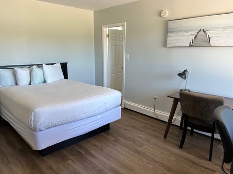 Standard Queen Room